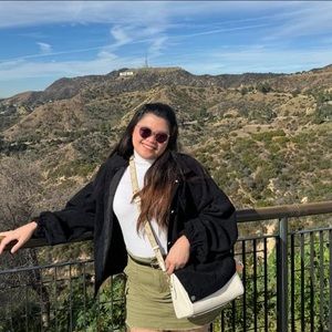 Meet your Posher, Alyssa mae